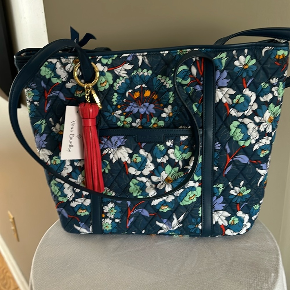 Small Trimmed Vera Tote in Floral Bursts